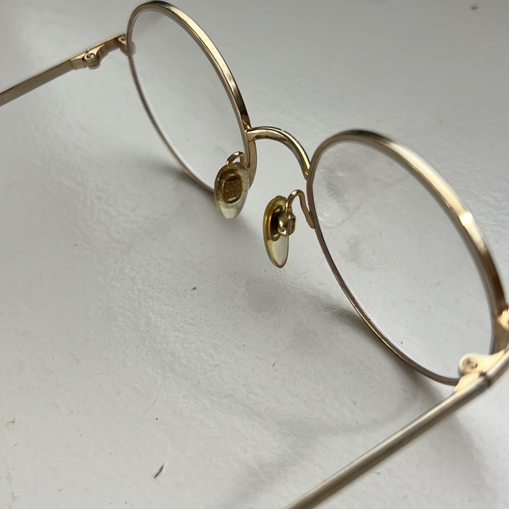 Elegant Red and Gold Women's Round Glasses - Picture 4 of 4